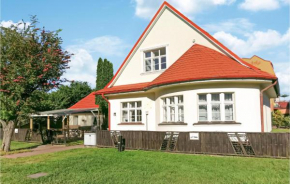 5 Bedroom Nice Home In Darlówko